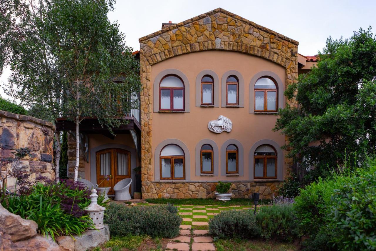 Wild Horses Lodge Harrismith Bagian luar foto